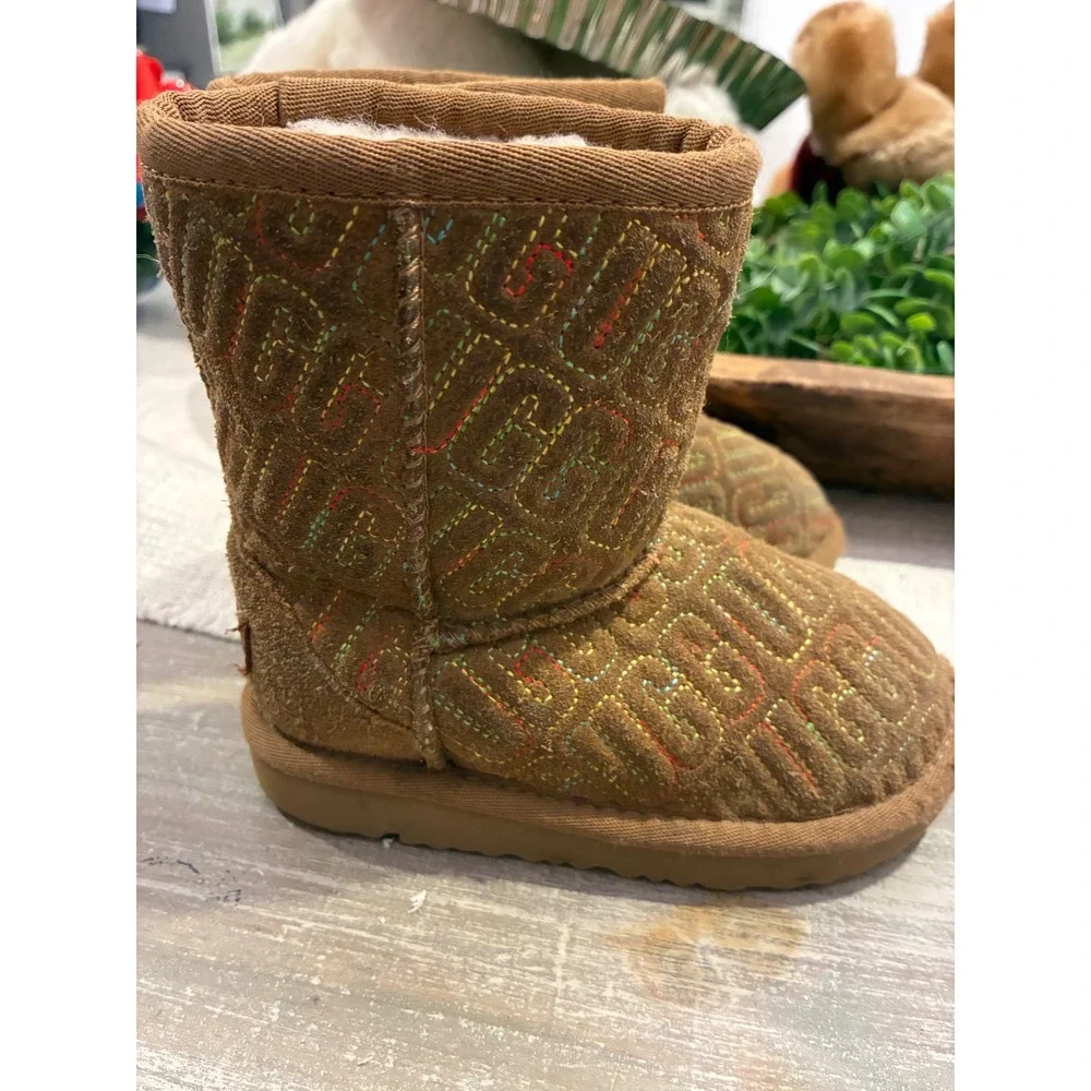 UGG Australia Classic Short Rainbow Logo‎ Embroidered Chestnut Suede Boots Kids